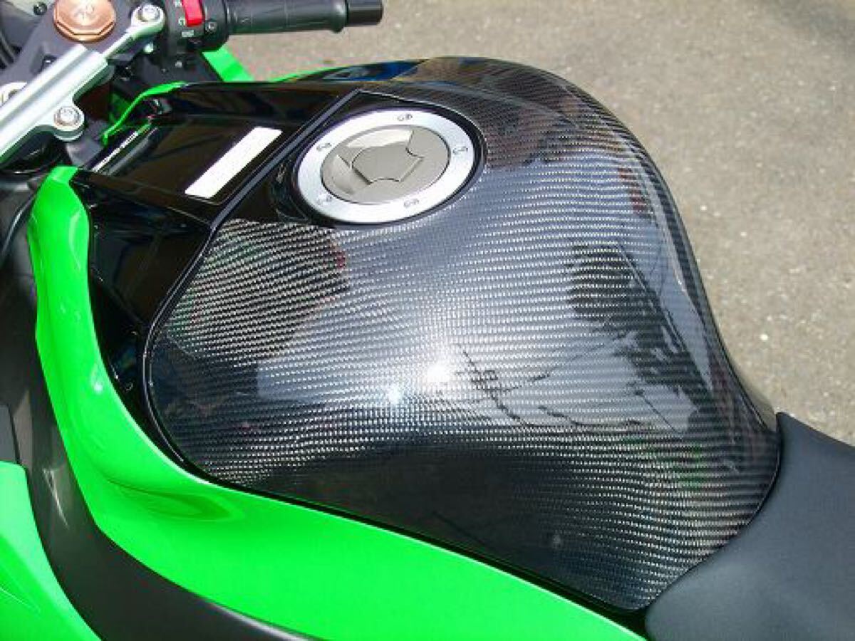 ★ KAWASAKI ZX-10R '11~ タンクプロテクター カーボン綾織 クレバーウルフ製 11ZX1-108-03 カワサキ カウル 定価19800円 A71010-2_画像4