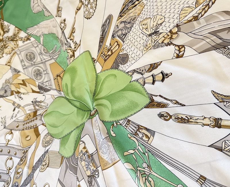 エルメス カレ 65 シルク100% スカーフ SOLEIL de SOIE グリーン ベージュ HERMES シルクの太陽_画像3