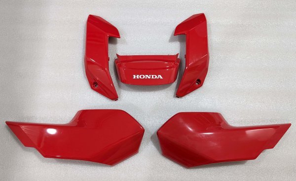 ★ホンダ純正　GROM用（2024年モデル）レッド　外装セット★カスタム★_画像5