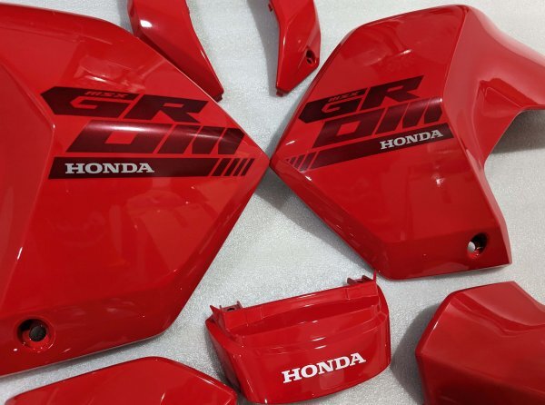 ★ホンダ純正　GROM用（2024年モデル）レッド　外装セット★カスタム★_画像3
