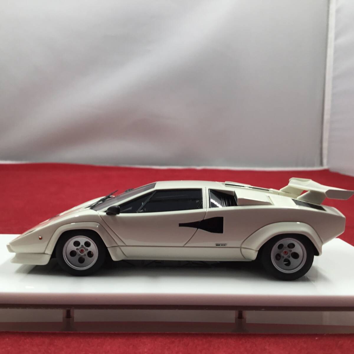 メイクアップ 1/43 Lamborghini Countach LP5000S with Rear Wing 1982 White ランボルギーニ カウンタック リアウィング EM446A 未使用品_画像3