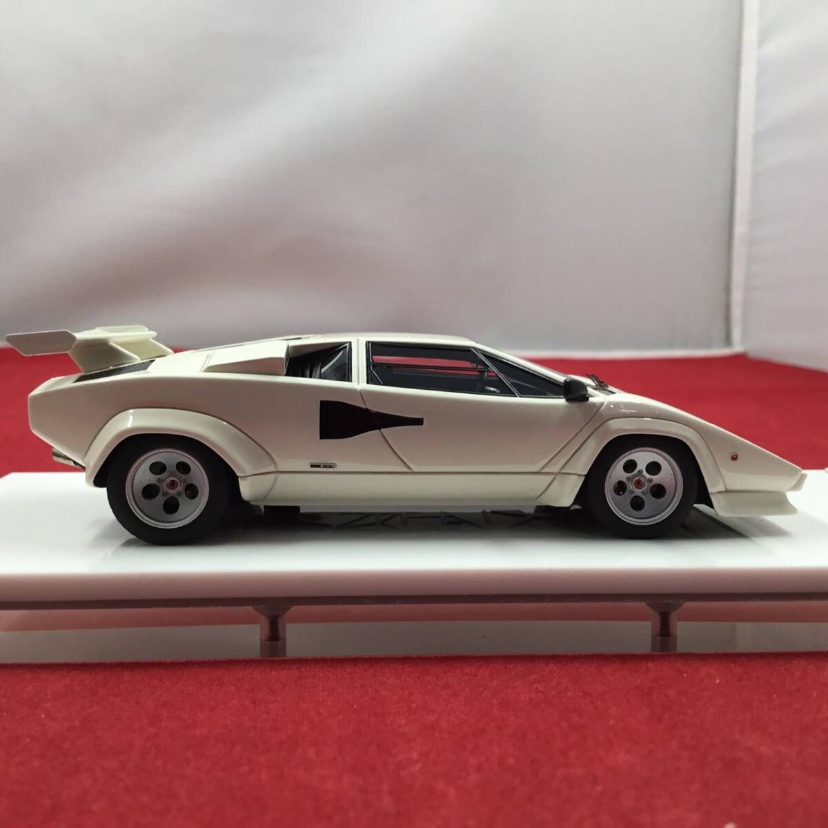 メイクアップ 1/43 Lamborghini Countach LP5000S with Rear Wing 1982 White ランボルギーニ カウンタック リアウィング EM446A 未使用品_画像4