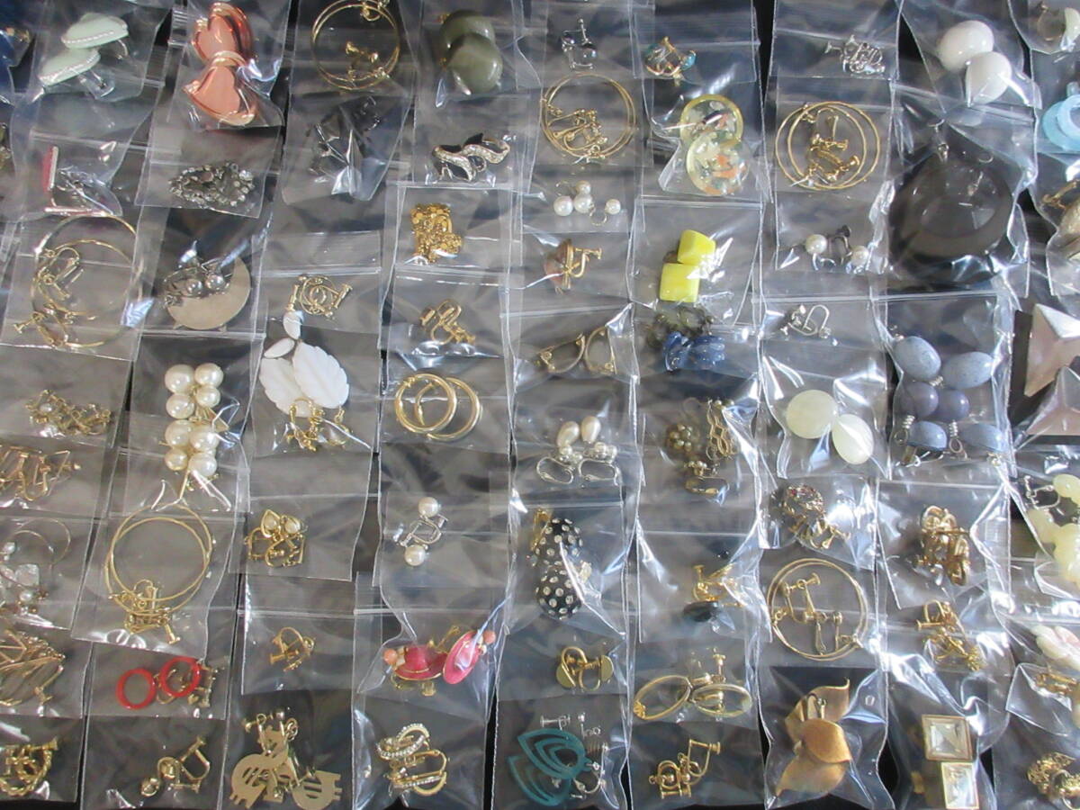 *100円~【お買得品】素材/デザイン色々 ゴールド・シルバーカラー イヤリング 90点超 大量 おまとめセット フリマ等に!!*M-64_画像1