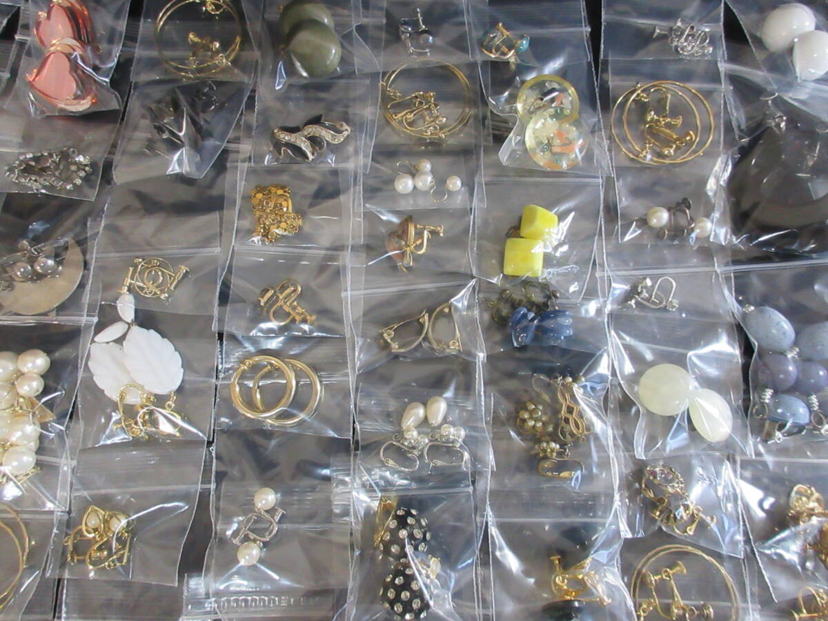 *100円~【お買得品】素材/デザイン色々 ゴールド・シルバーカラー イヤリング 90点超 大量 おまとめセット フリマ等に!!*M-64_画像3