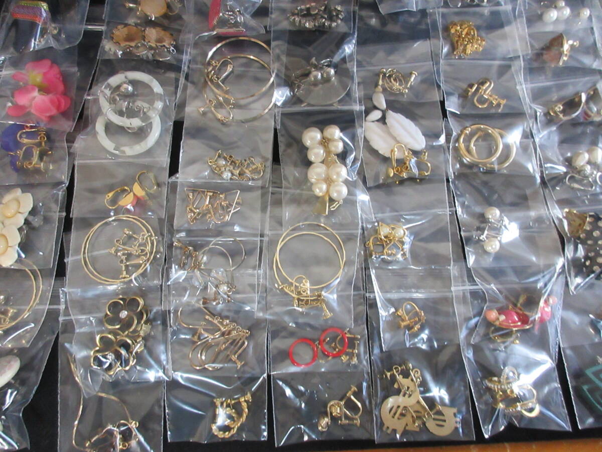 *100円~【お買得品】素材/デザイン色々 ゴールド・シルバーカラー イヤリング 90点超 大量 おまとめセット フリマ等に!!*M-64_画像4