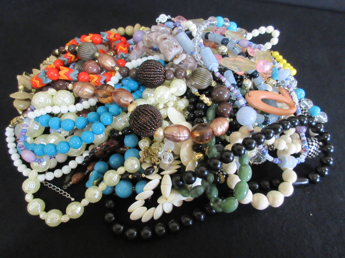 *100円~【お買得!!】彩り鮮やか 大玉 小玉 カラービーズ使い デザイン色々 ネックレス 30点 大量セット フリマ等に*M-71_画像5