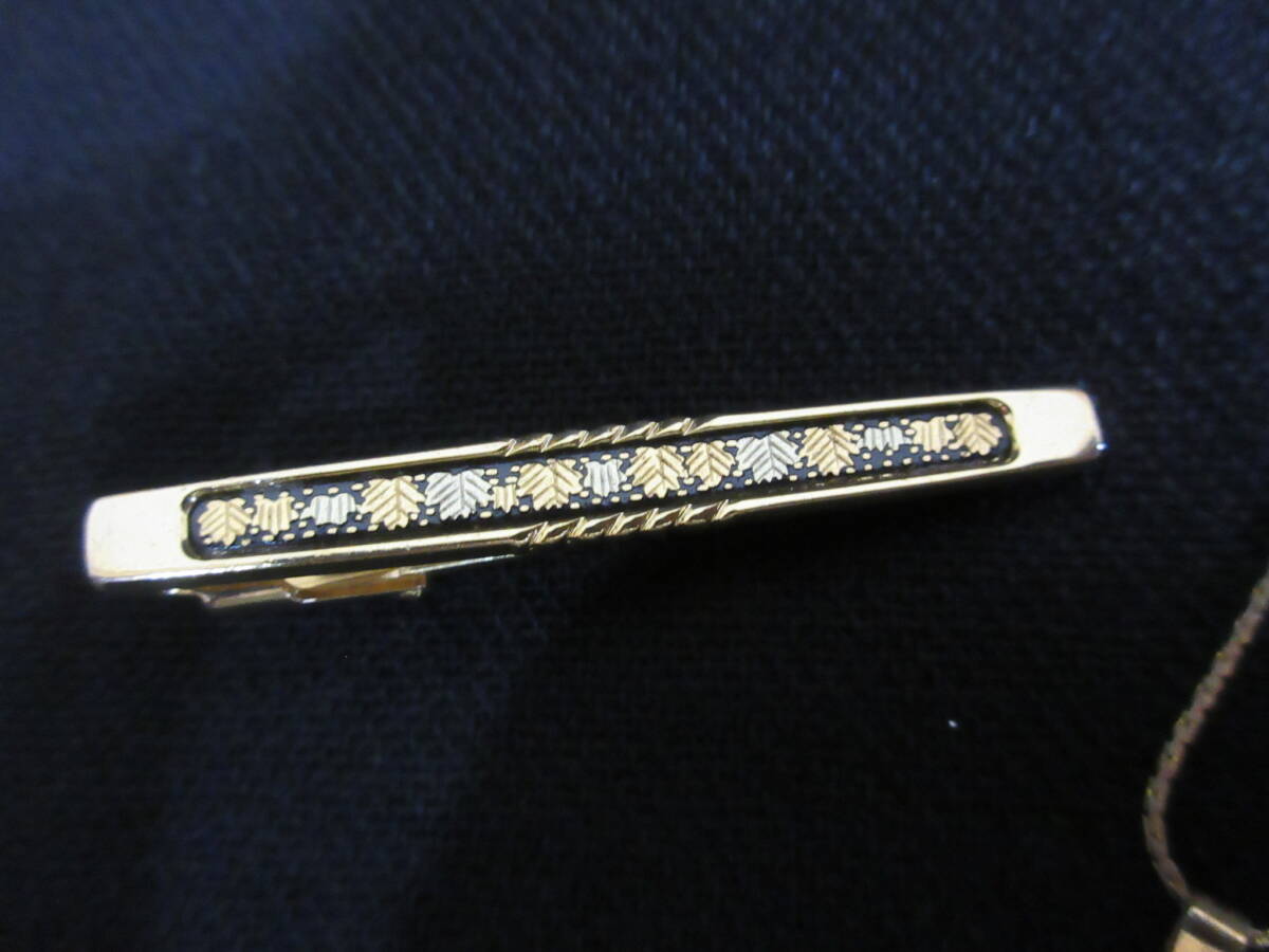 ＊100円～【象嵌】金銀 伝統工芸品 ゾウガン アクセサリー ゴールドカラー ネックレス4点＆タイピン1点 5点セット 金工/工芸＊M-85_画像2