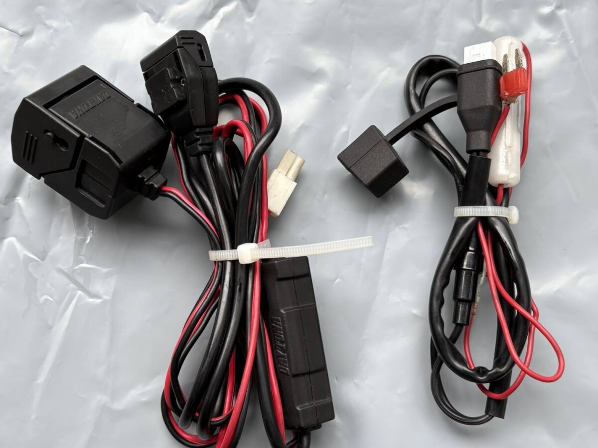 デイトナ製 バイク電源 USB/シガーソケット +1ポートの中古です。_画像1