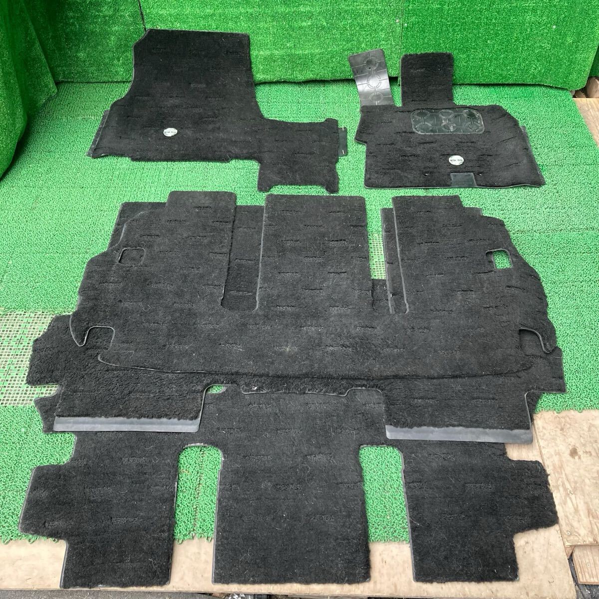 デリカＤ：５ (Mitsubishi / 三菱) CV5W 純正 フロアマット CV1W CV2W CV4W（FCV5W-FR710-A19A75-35）_画像1