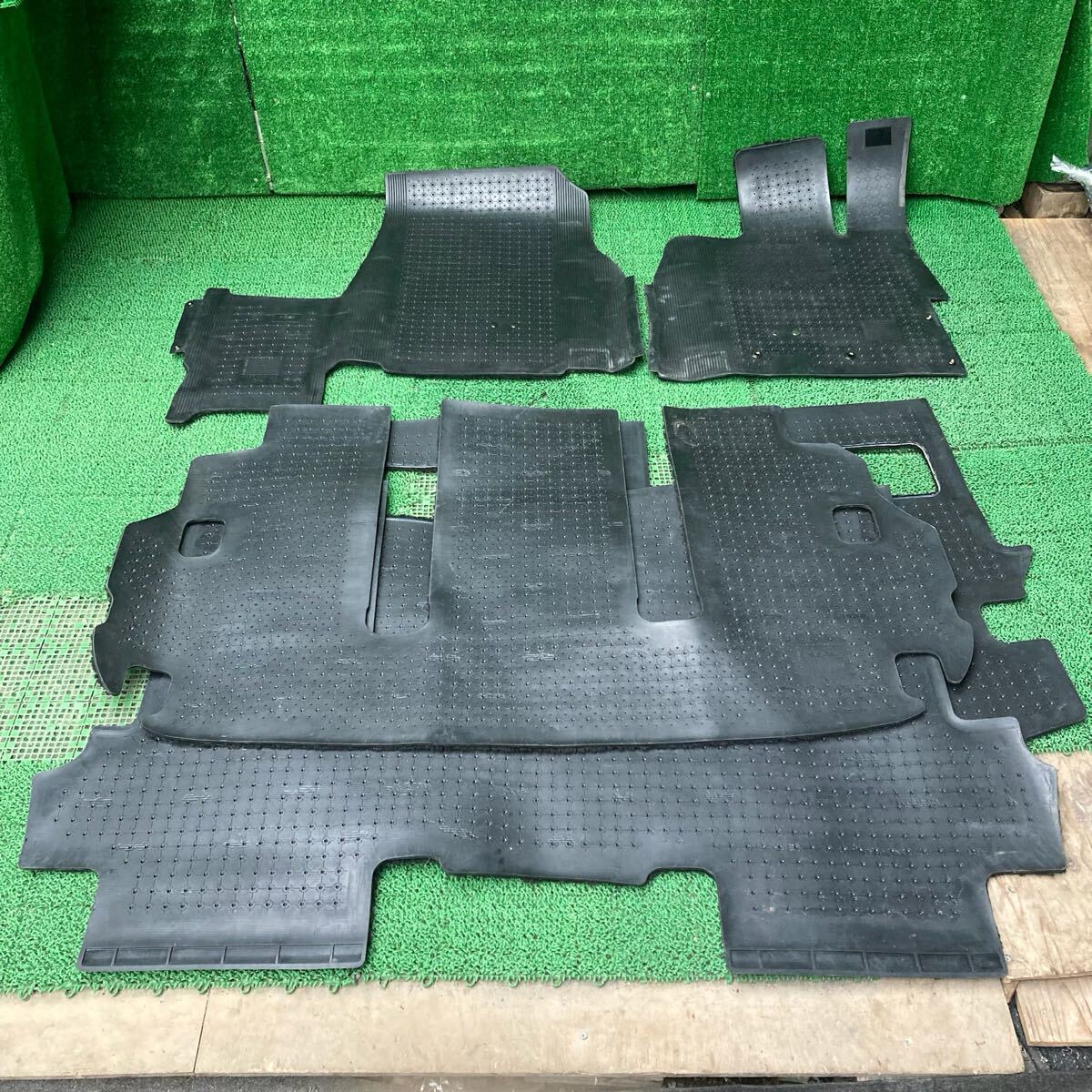 デリカＤ：５ (Mitsubishi / 三菱) CV5W 純正 フロアマット CV1W CV2W CV4W（FCV5W-FR710-A19A75-35）_画像6