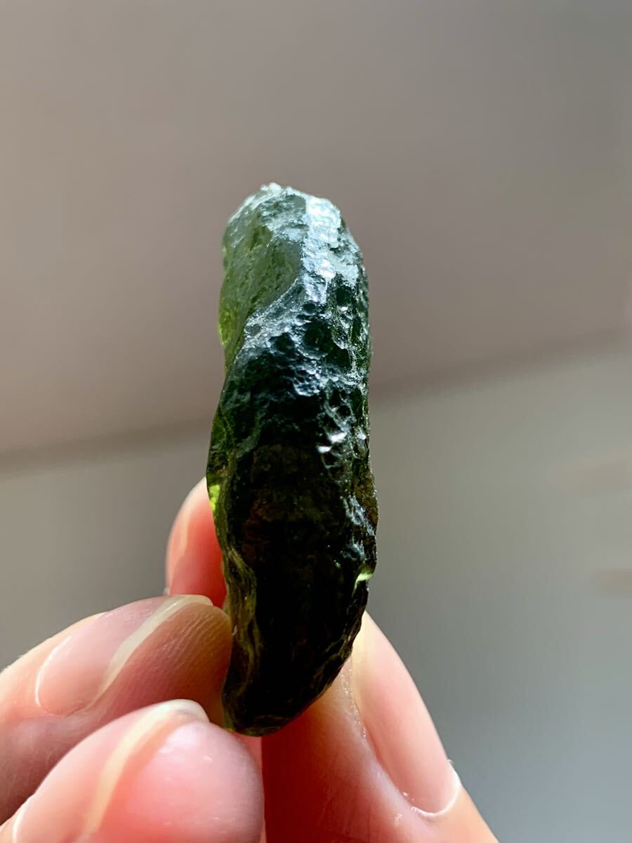 特大モルダバイト原石　天然鉱物標本リビアングラス隕石ラリマートルマリンダイヤモンドルースオパール化石パワーストーン化石根付翡翠勾玉_画像3