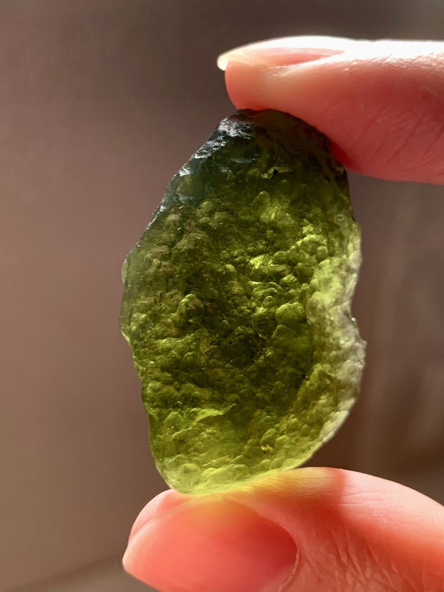 特大モルダバイト原石　天然鉱物標本リビアングラス隕石ラリマートルマリンダイヤモンドルースオパール化石パワーストーン化石根付翡翠勾玉_画像7