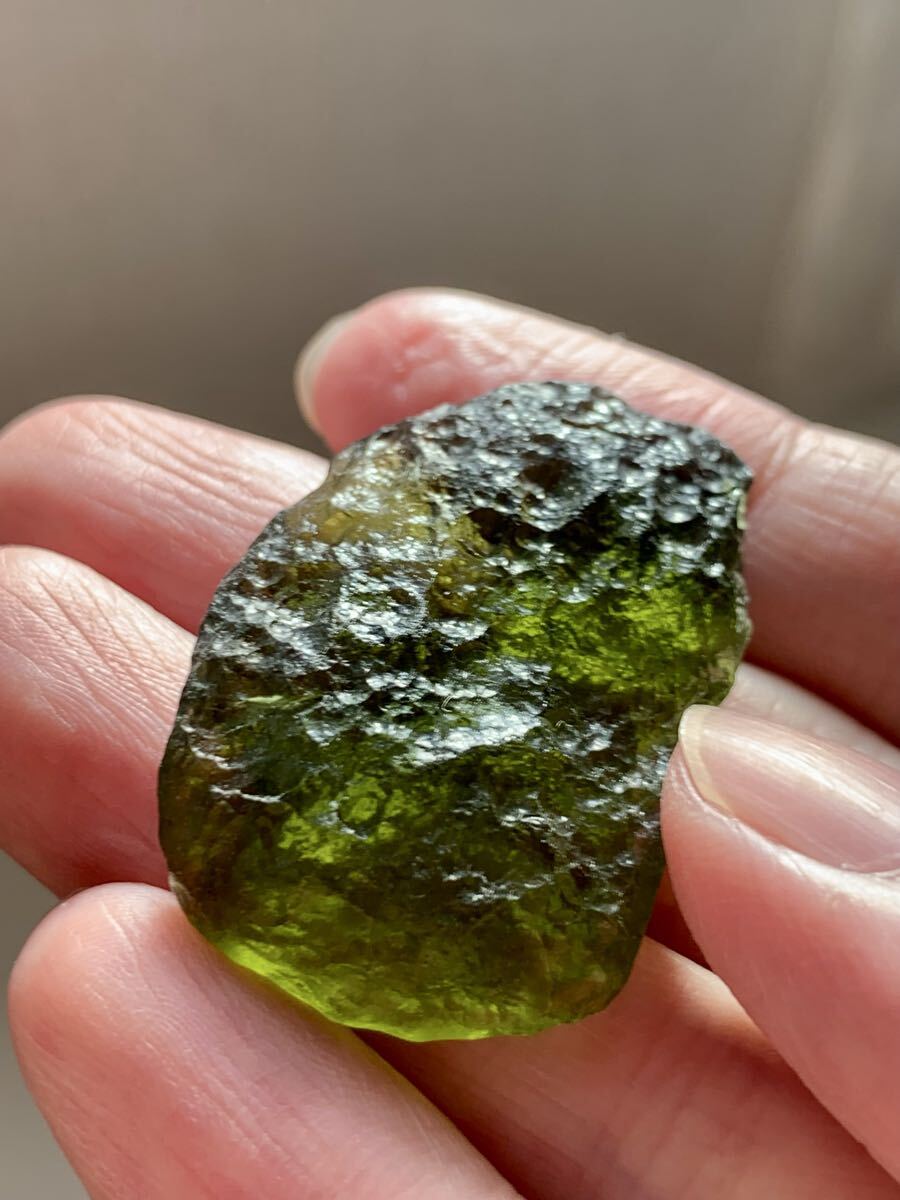 特大モルダバイト原石　天然鉱物標本リビアングラス隕石ラリマートルマリンダイヤモンドルースオパール化石パワーストーン化石根付翡翠勾玉_画像9