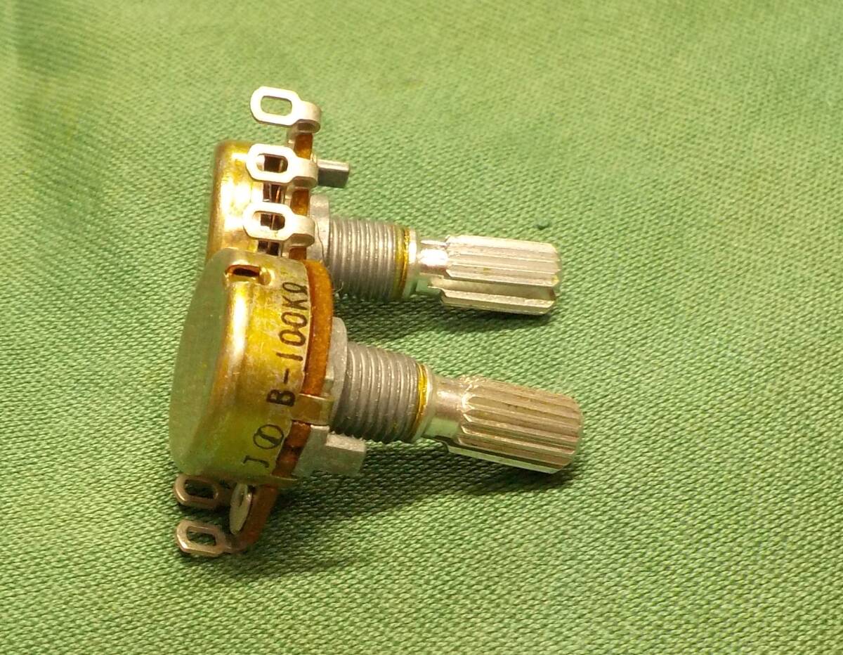 ボリューム100KΩ　Bカーブ　シャフト長さ13mmシフトローレット_画像1