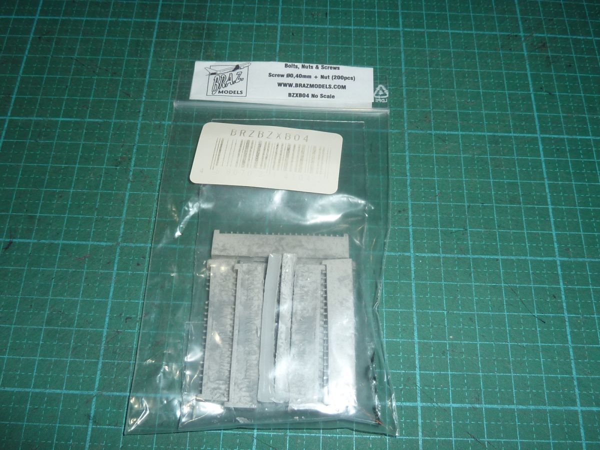 送料￥180~☆スケール問わず使える精密ボルト0.40mm＆ナットセット　BRAZMODELS　Bolts,Nuts&Screws Screw0.40mm+Nut(200Pcs)　BZXB04_画像1