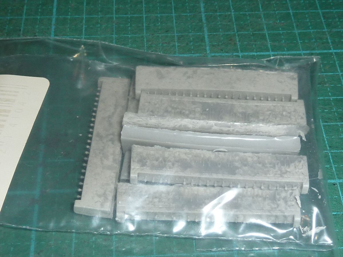 送料￥180~☆スケール問わず使える精密ボルト0.40mm＆ナットセット　BRAZMODELS　Bolts,Nuts&Screws Screw0.40mm+Nut(200Pcs)　BZXB04_画像3