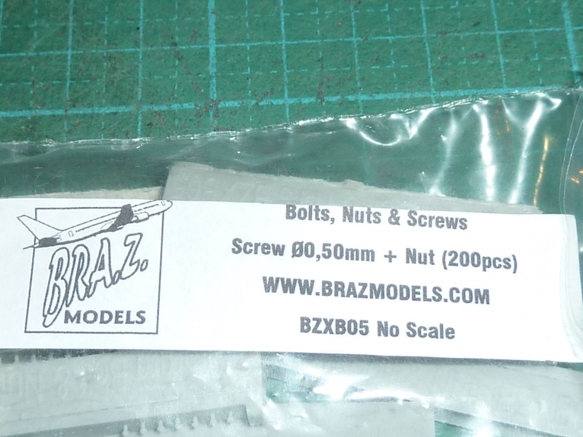 送料￥180~☆スケール問わず使える精密ボルト0.50mm＆ナットセット　BRAZMODELS　Bolts,Nuts&Screws Screw0.50mm+Nut(200Pcs)　BZXB05_画像2