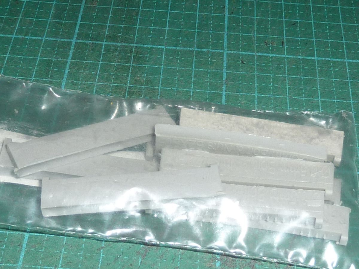 送料￥180~☆スケール問わず使える精密ボルト0.50mm＆ナットセット　BRAZMODELS　Bolts,Nuts&Screws Screw0.50mm+Nut(200Pcs)　BZXB05_画像3