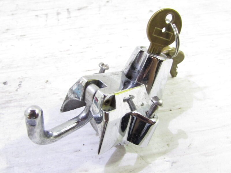 ドゥカティ ST4 動作OK 社外制 ヘルメットホルダー 2個SET 鍵付 検※ ST3 ST4S 748S ST2 851 848 SS1000 S4R 165K62