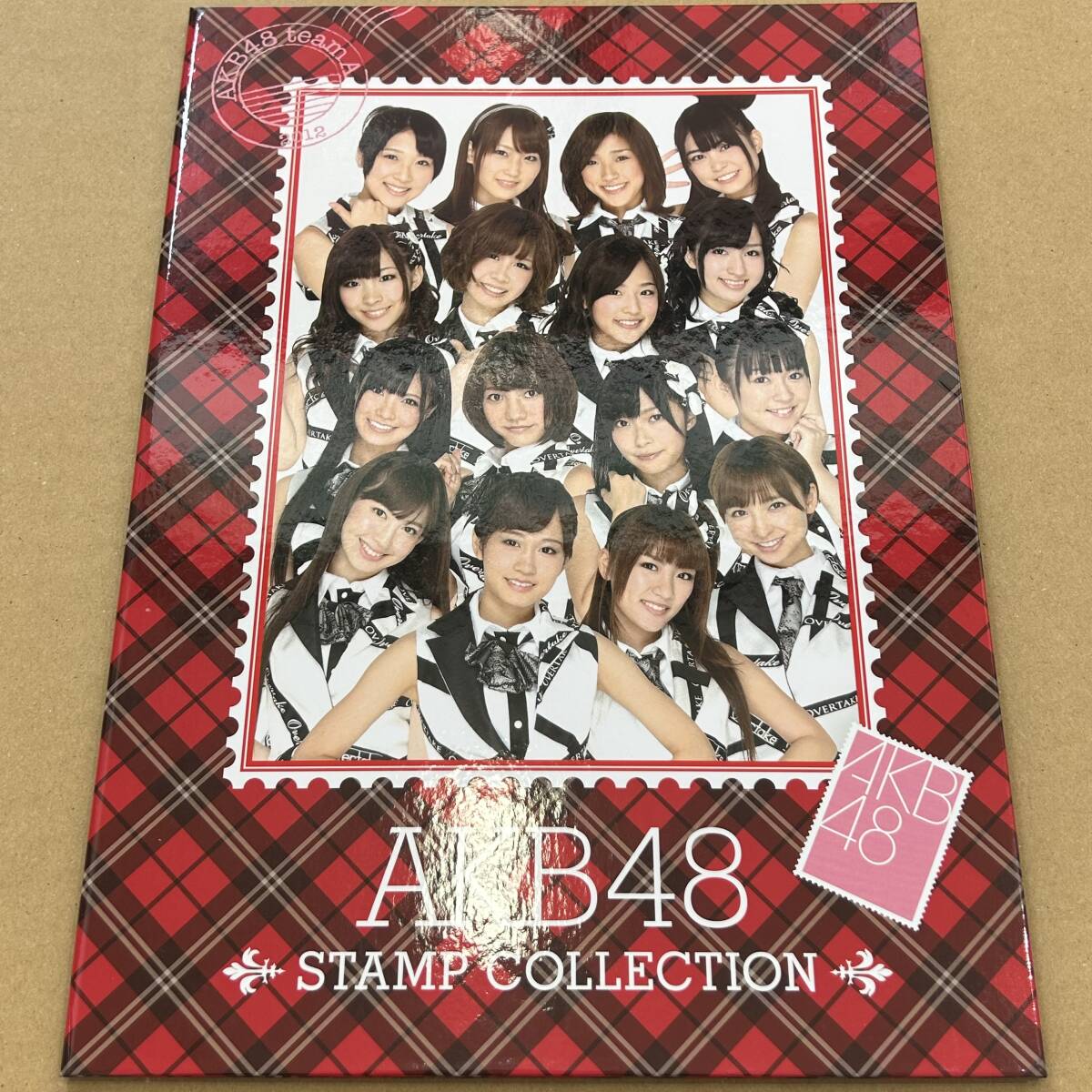 #8052　☆AKB48☆ チームA 　切手シート　50円×10枚×2種 ハードケース レターセット 通帳ケース ポストカード付き_画像1