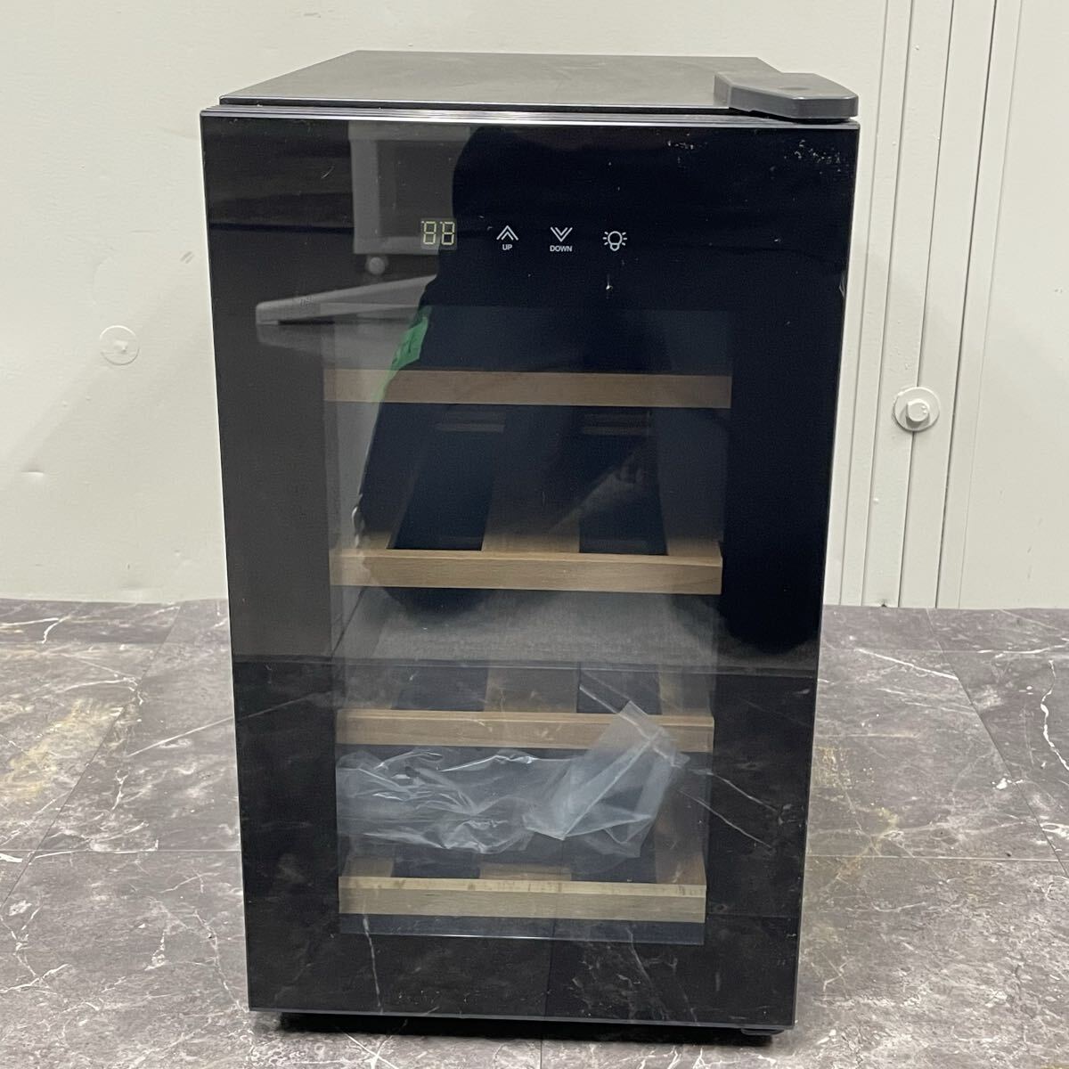 ● ワインセラー 8ボトル BWC-0080P 210300280 ブラック 家庭用 通電確認済み インテリア 美品 状態写真参照 PSEマーク有り ビズライフ_画像2