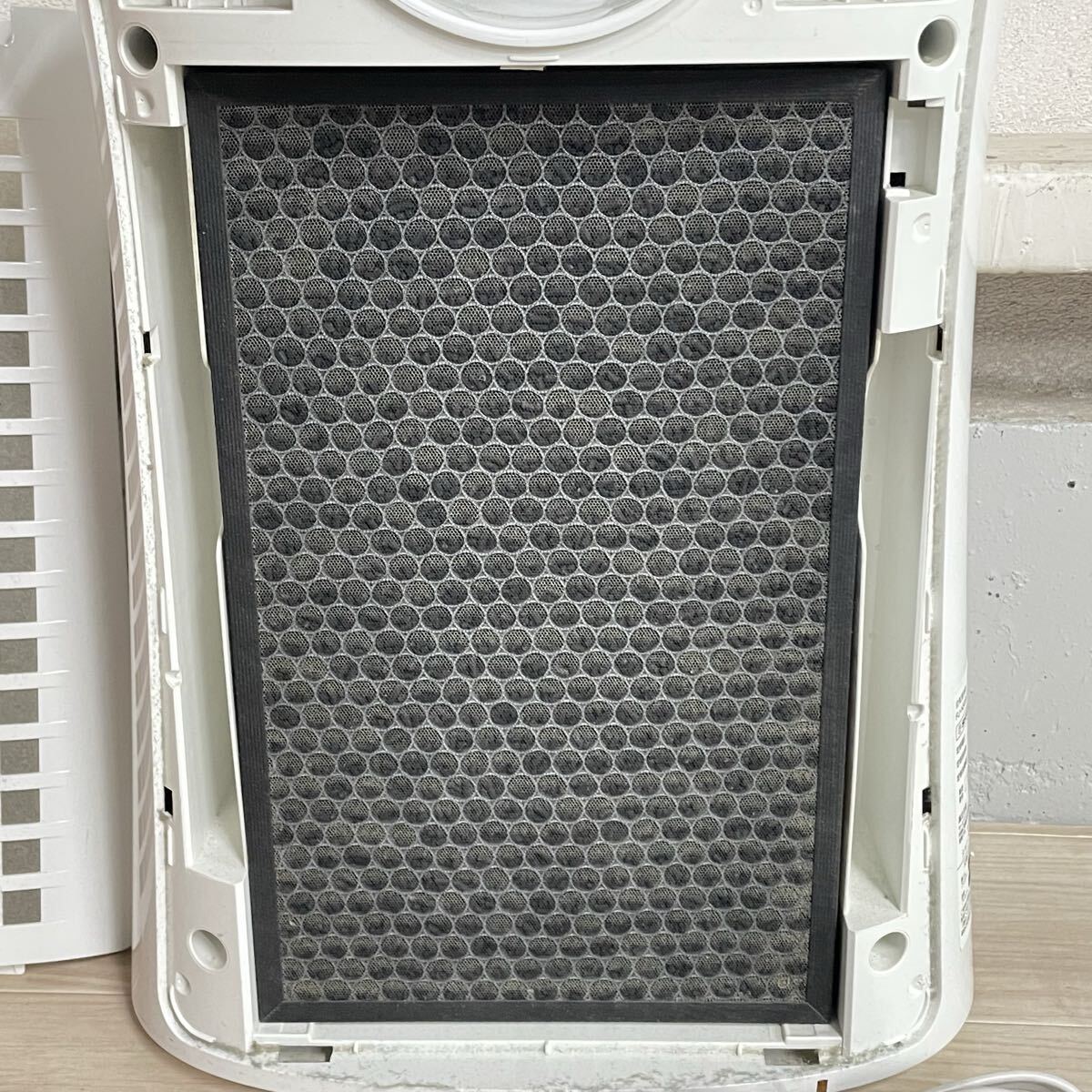 ● 空気清浄機 SHARP シャープ FU-N50BK-W Ion プラズマクラスター ホワイト ホワイト 本体 通電確認済み 2023年製 家財便 未清掃 花粉_画像8