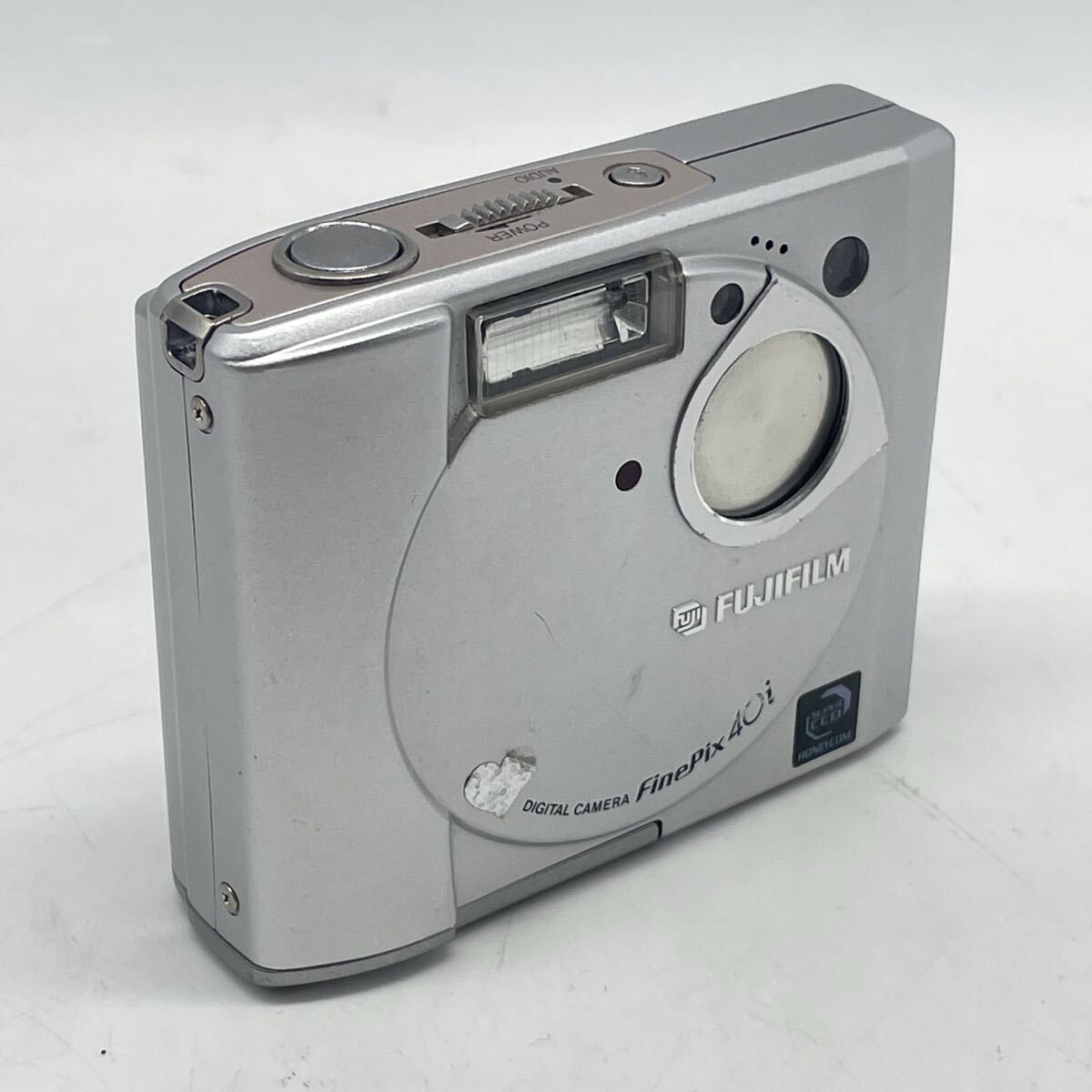 ● FUJIFILM FinePix 40i DIGITAL CAMERA デジタルカメラ デジカメ カメラ シルバー 通電確認済み ジャンク 富士フィルム 電池必須_画像2