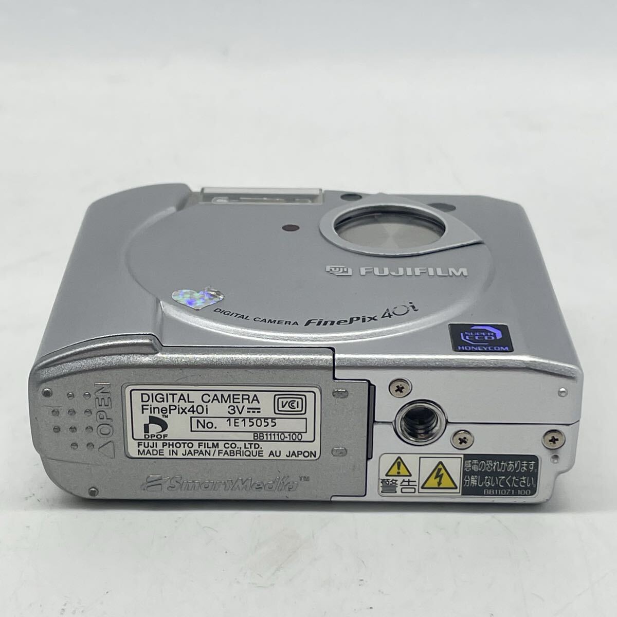 ● FUJIFILM FinePix 40i DIGITAL CAMERA デジタルカメラ デジカメ カメラ シルバー 通電確認済み ジャンク 富士フィルム 電池必須_画像4