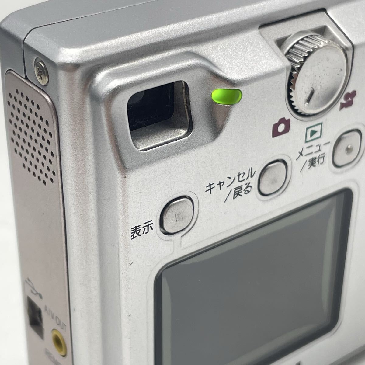 ● FUJIFILM FinePix 40i DIGITAL CAMERA デジタルカメラ デジカメ カメラ シルバー 通電確認済み ジャンク 富士フィルム 電池必須_画像7