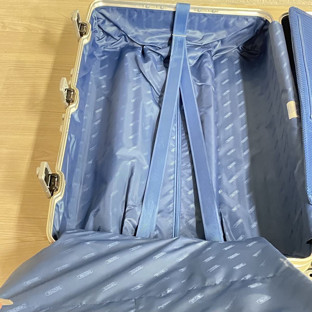 ★ RIMOWA リモワ スーツケース シルバー キャリーバッグ キャリーケース 現状写真参照 旅行 クラシック キャビン アルミ 70×50×25_画像8