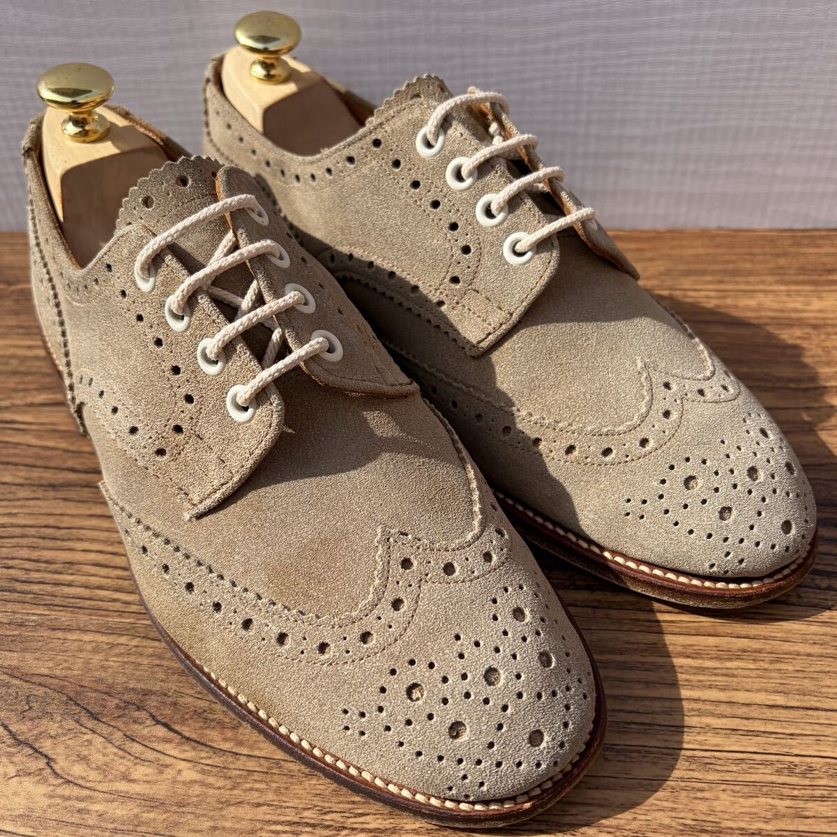 Tricker’s トリッカーズ BOURTON バートン ウィングチップ UK7.5 26cm ベージュ スエード 外羽根 ビジネスシューズ ドレスシューズ 革靴_画像1