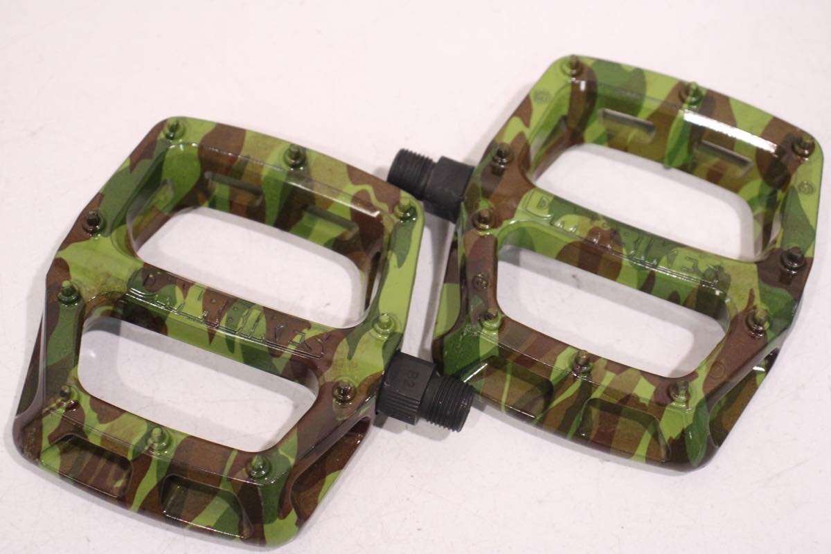 ☆DMR BIKES 迷彩 グリーンカモ V6 PLASTIC PEDAL フラットペダル 美品_画像1