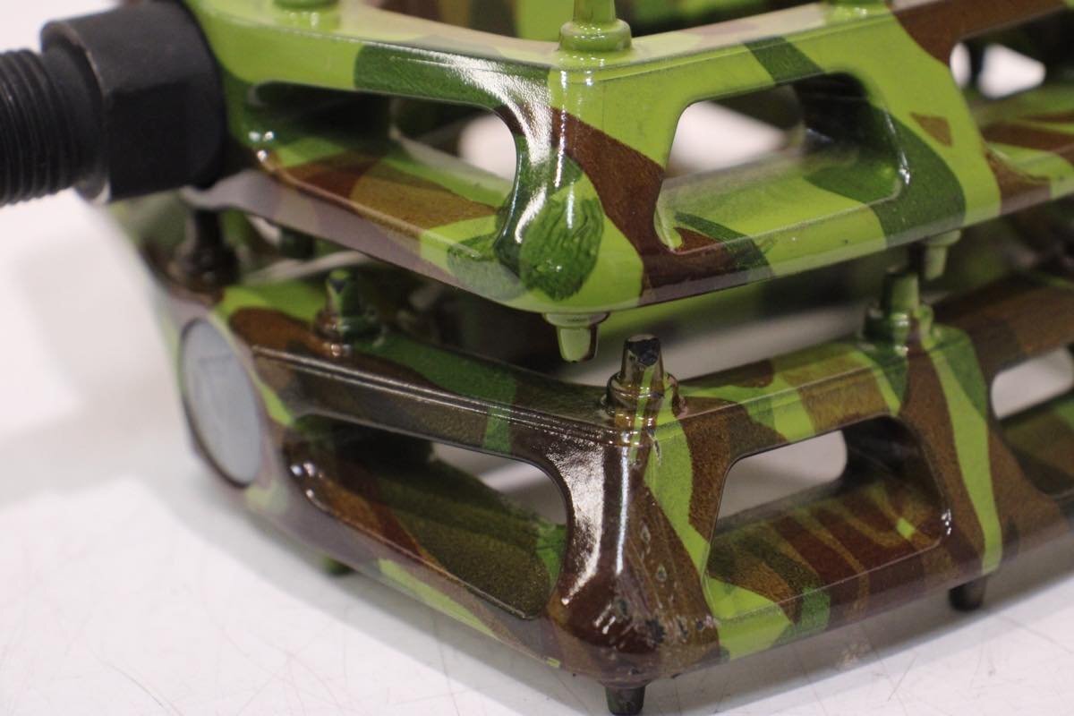 ☆DMR BIKES 迷彩 グリーンカモ V6 PLASTIC PEDAL フラットペダル 美品_画像6