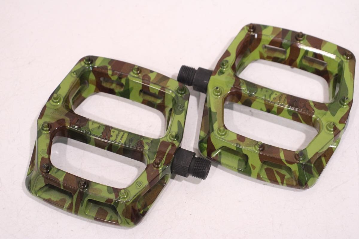 ☆DMR BIKES 迷彩 グリーンカモ V6 PLASTIC PEDAL フラットペダル 美品_画像2
