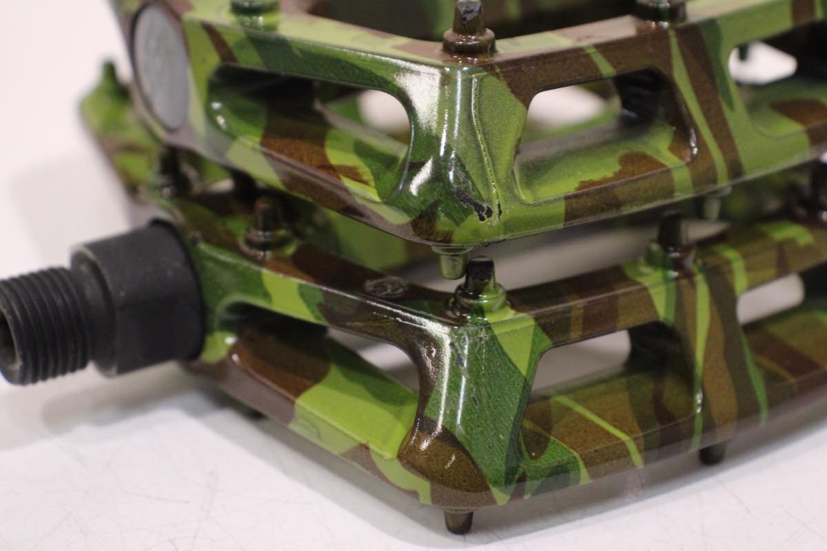 ☆DMR BIKES 迷彩 グリーンカモ V6 PLASTIC PEDAL フラットペダル 美品_画像4