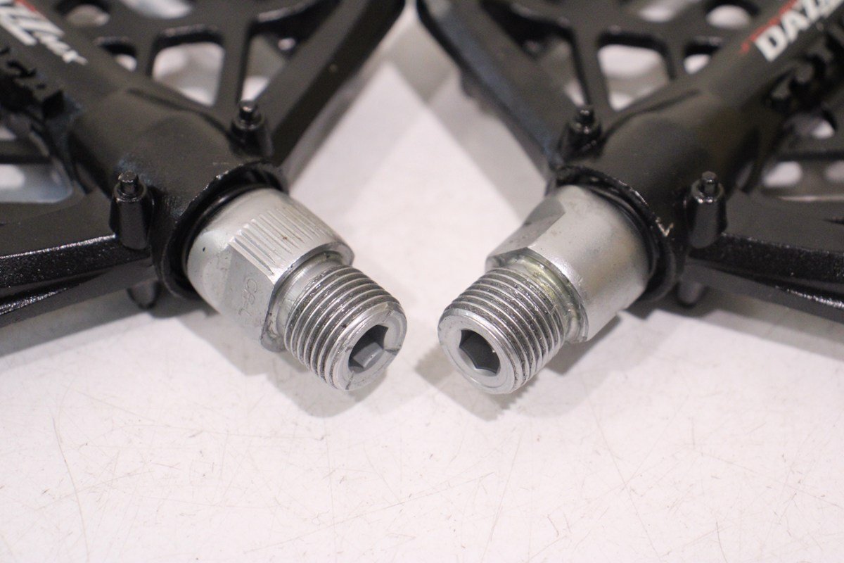 ☆TIOGA タイオガ spyder DAZZMX フラットペダル 超美品_画像3