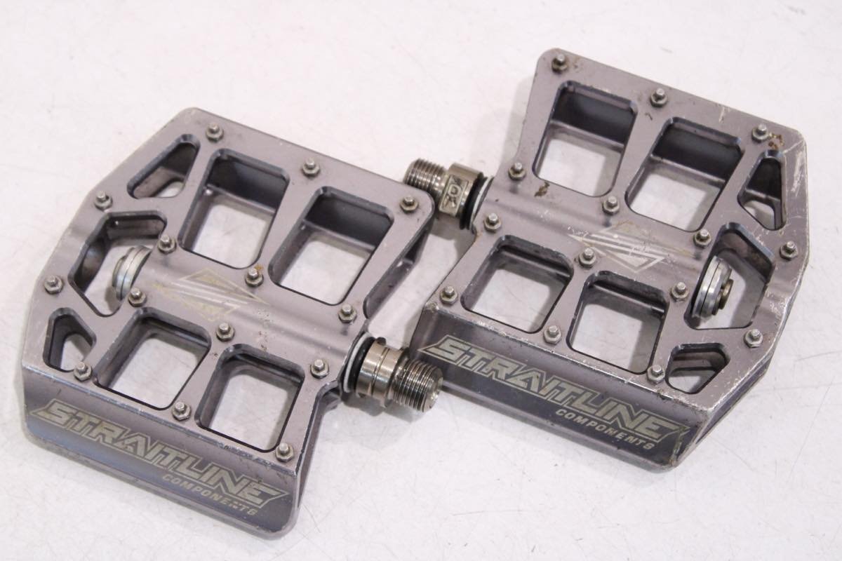 ●STRAITLINE ストレートライン DEFACTO フラットペダル_画像1