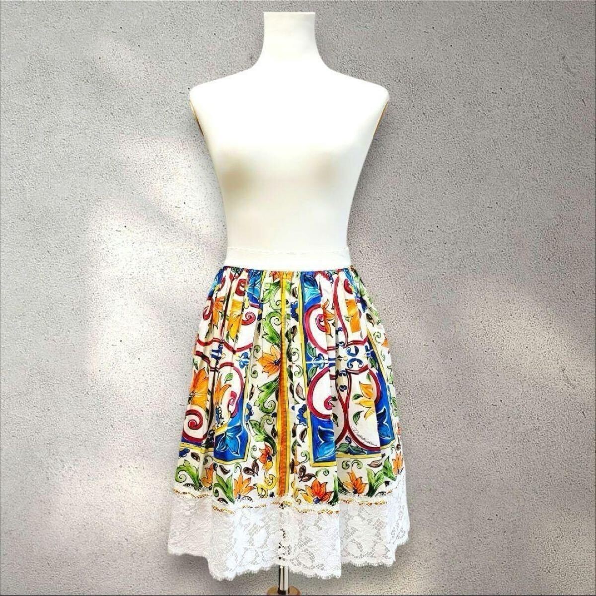 【美品】ドルチェ&ガッバーナ レース フラワー フローラル 花柄 膝丈 スカート サイズ6 120 ドルガバ DOLCE&GABBANA キッズ _画像3