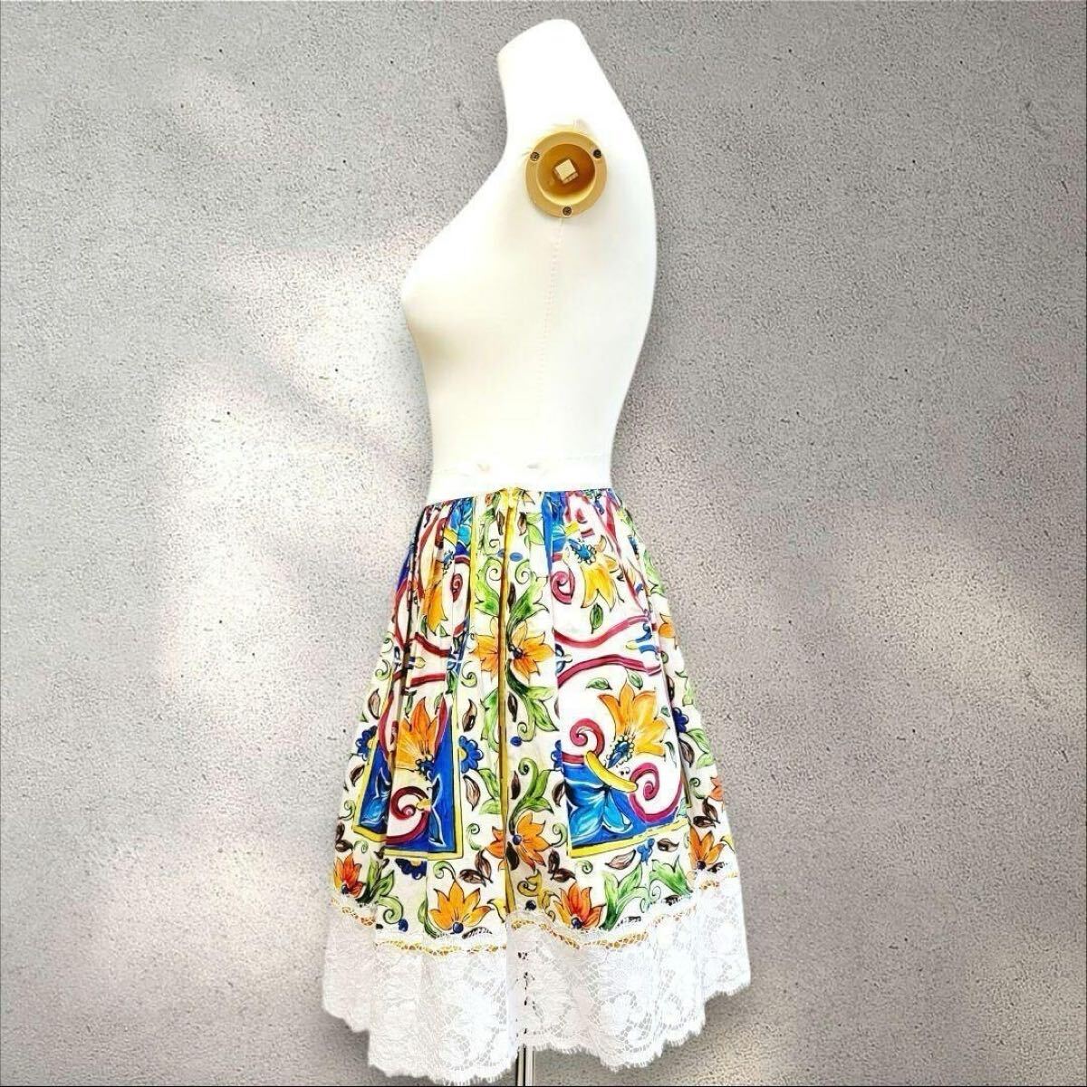 【美品】ドルチェ&ガッバーナ レース フラワー フローラル 花柄 膝丈 スカート サイズ6 120 ドルガバ DOLCE&GABBANA キッズ _画像4