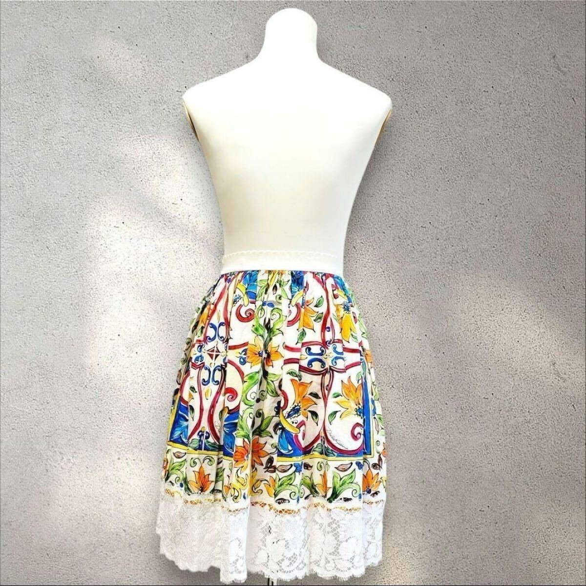 【美品】ドルチェ&ガッバーナ レース フラワー フローラル 花柄 膝丈 スカート サイズ6 120 ドルガバ DOLCE&GABBANA キッズ _画像5
