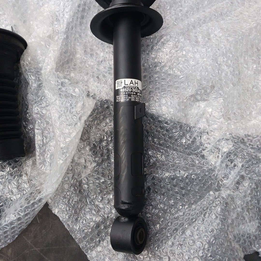 200 серия Crown передний амортизатор прекрасный товар