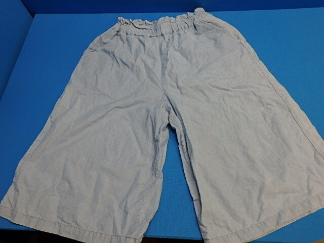 ny11-25-1014-1 ユニクロ シャンブレーガウチョパンツ ズボン 140サイズ キュロット 女の子 キッズ 子供服 子ども 中古 406342_画像3