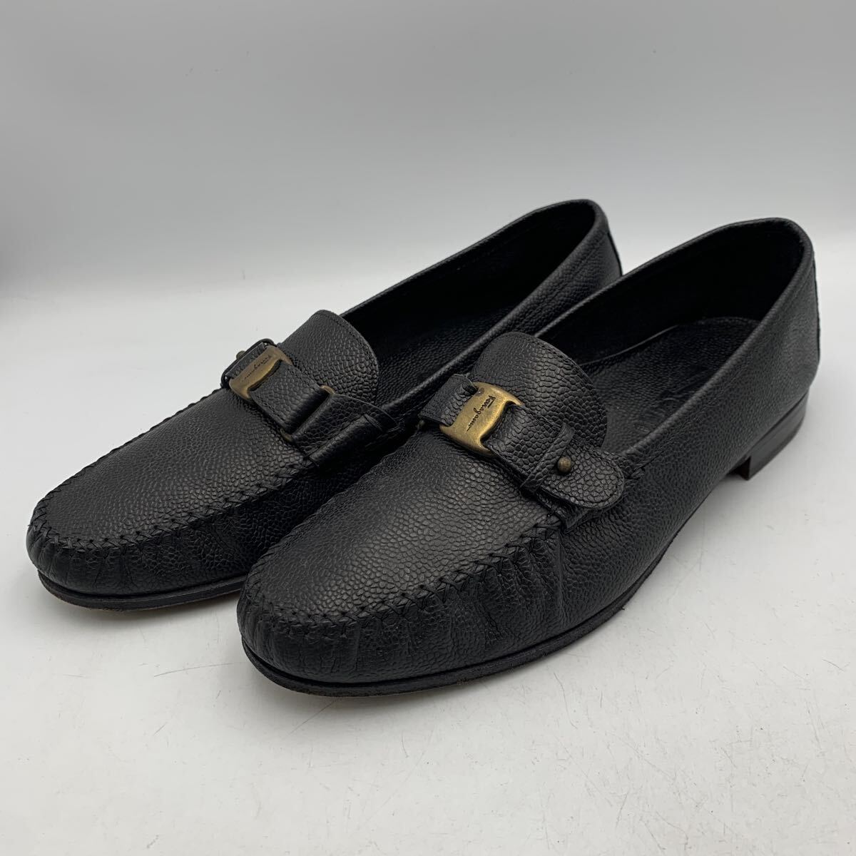 V794 Salvatore Ferragamo フェラガモ メンズ ビット ローファー ビジネスシューズ US9 EE 約 27cm ブラック レザー 型押し イタリア製_画像1