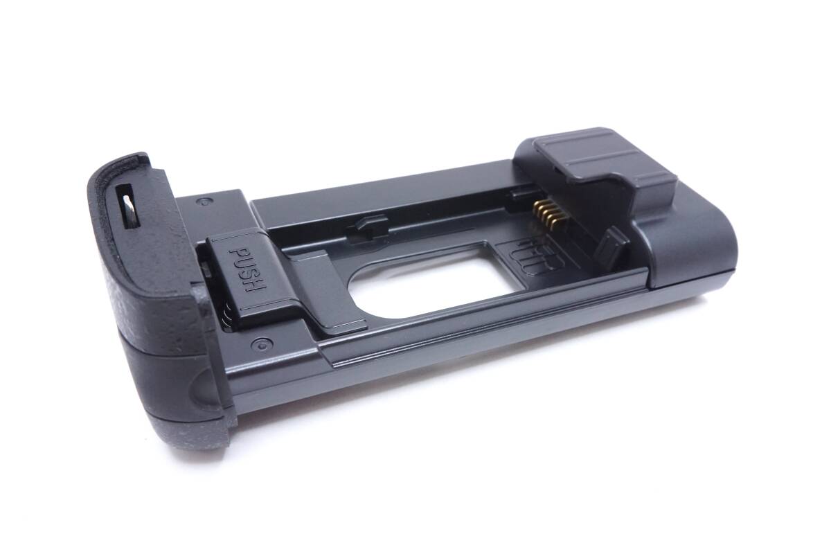 【美品】▽NIKON ニコン D850用 マルチパワーバッテリーパック MB-D18(取説・元箱付)_画像8