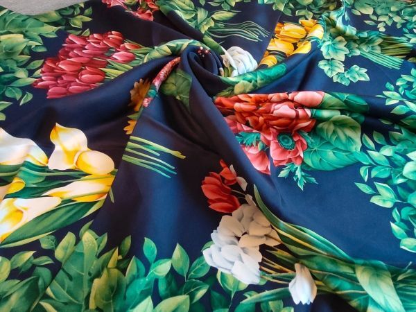 GUCCI グッチ フローラル チューリップ アネモネ ネイビー シルクスカーフ 86 x 86 cm 34インチ フラワー 花柄_画像8