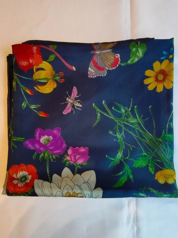 GUCCI グッチ フローラル チューリップ アネモネ ネイビー シルクスカーフ 86 x 86 cm 34インチ フラワー 花柄_画像7