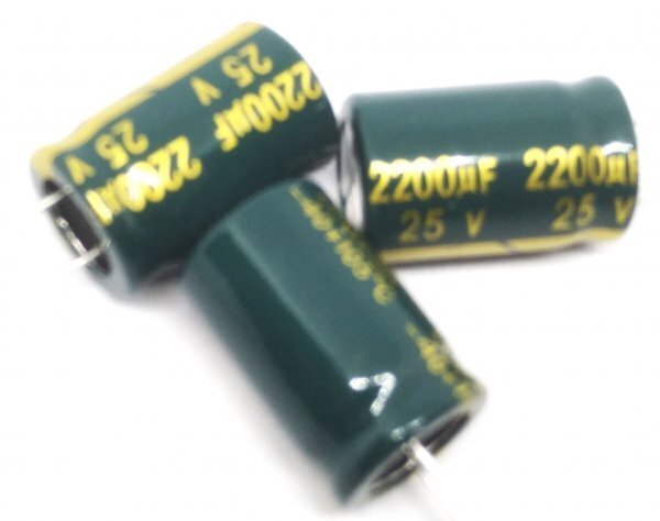 2200uf 2200μF 25V 105℃ 13×21 電解コンデンサー　3個組１セット_画像1