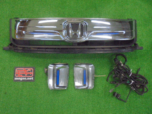 3FV3050 AYD)) ホンダ フリードスパイク GP3 前期 ハイブリッド 純正 イルミネーション付フロントグリル+デイライトセット 71121-SWZ-003_画像1