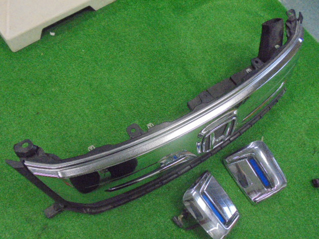 3FV3050 AYD)) ホンダ フリードスパイク GP3 前期 ハイブリッド 純正 イルミネーション付フロントグリル+デイライトセット 71121-SWZ-003_画像4