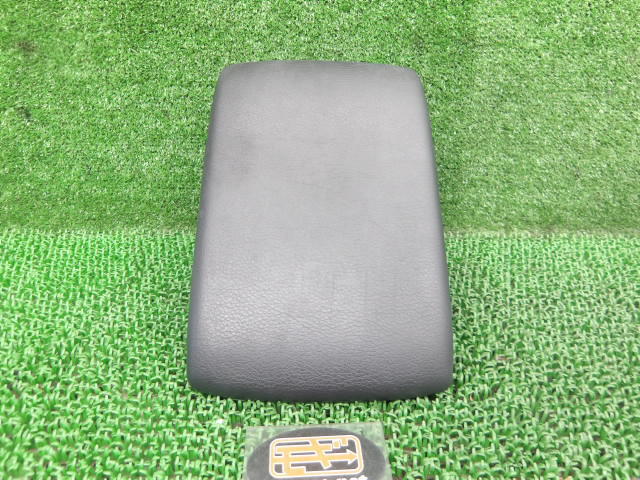 3FV3578 KFV2)) スバル レガシィ BP5 D型 後期 純正 センターコンソール蓋_画像1